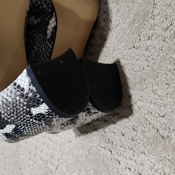 Marc Fisher - Picture 6 of 6